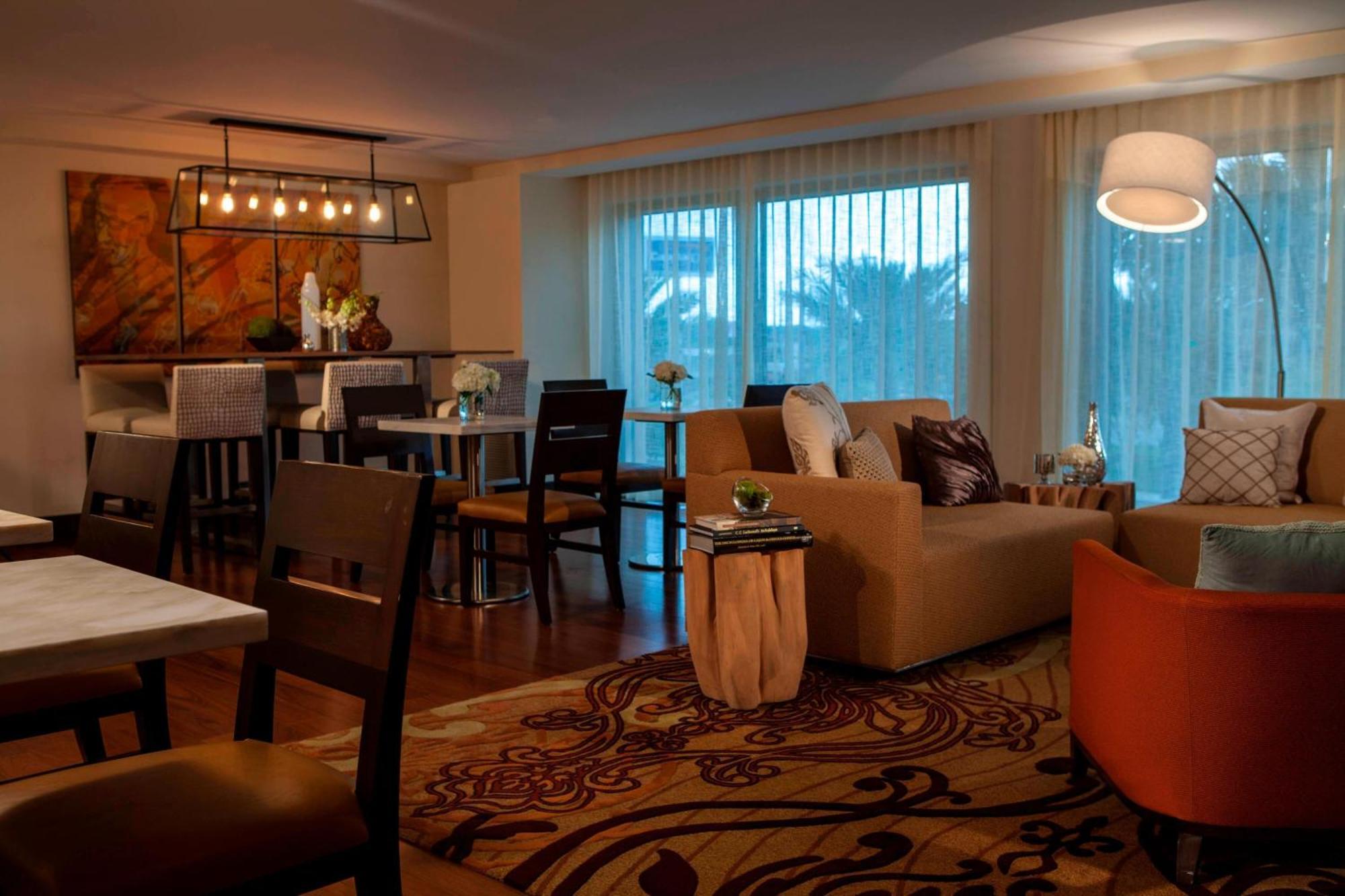 Renaissance Baton Rouge Hotel Inniswold Exterior photo