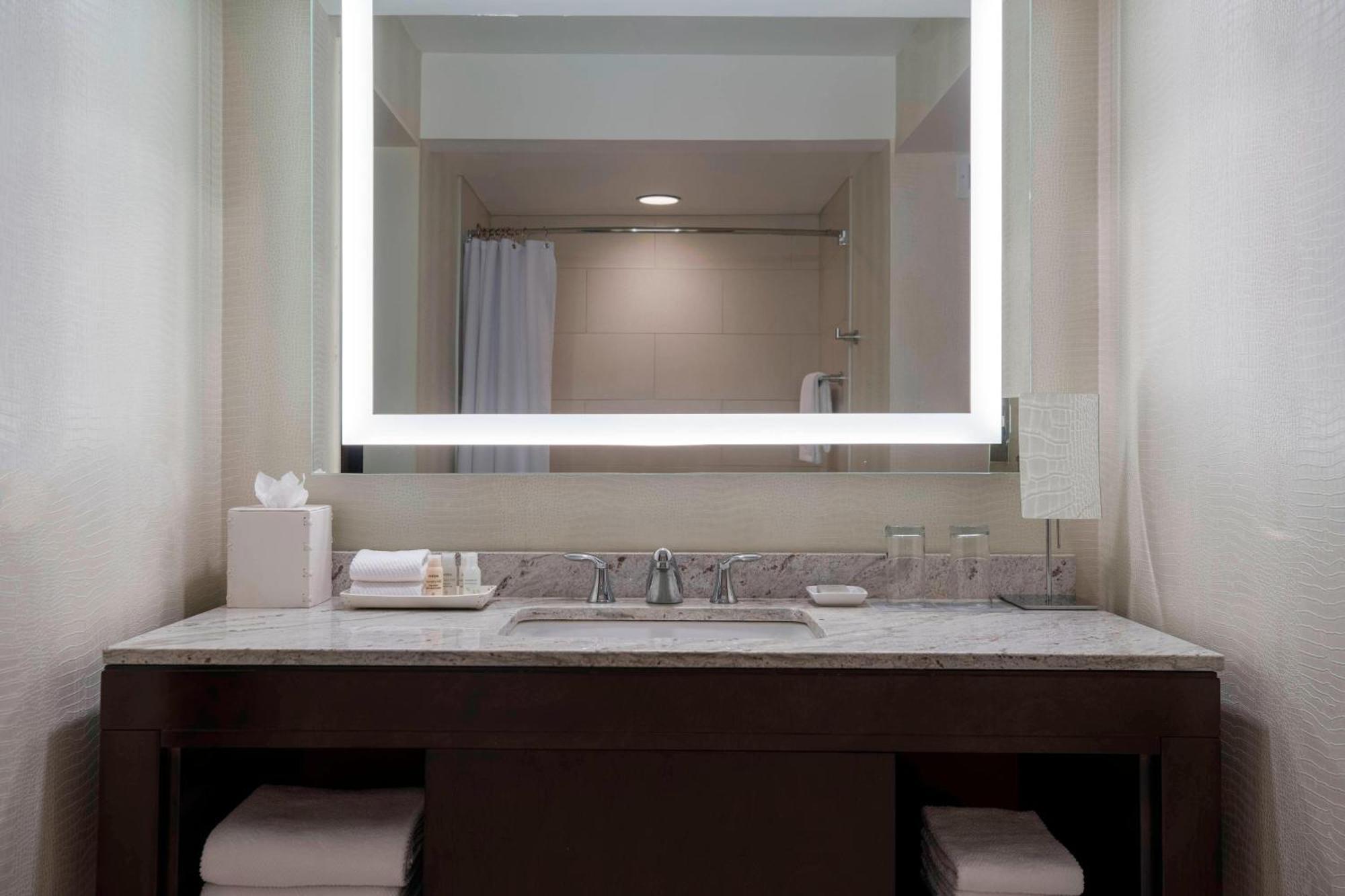 Renaissance Baton Rouge Hotel Inniswold Exterior photo